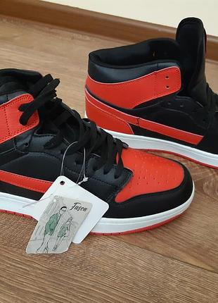 Кросівки для чоловіків розмір 45 нові