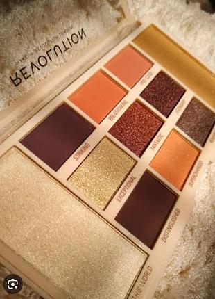 Палетка теней makeup revolution