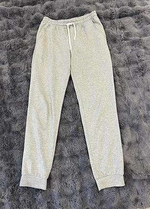 Сірі спортивні штани на манжетах