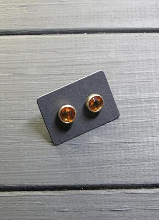 Сережки гвоздики з коричневим каменем