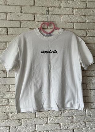 Футболке оверсайз zara new біла з малюнком на спині і написом розм s ідеал