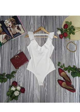 Боди с воланами на груди