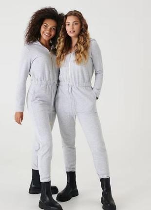 Спортивный комбинезон на пуговицах с капюшоном. fat face