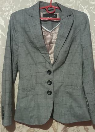 Жіночий жакет