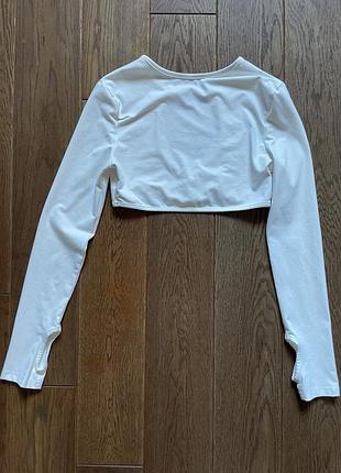 Білий кроп топ з оголеною спиною
