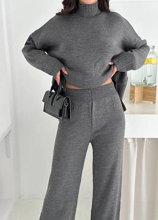 Женский теплый вязаный трикотажный брючный костюм свитер и широкие брюки палаццо серый