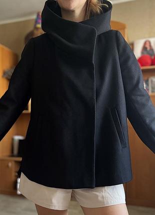 Вкорочене пальто zara з коміром-стійкою