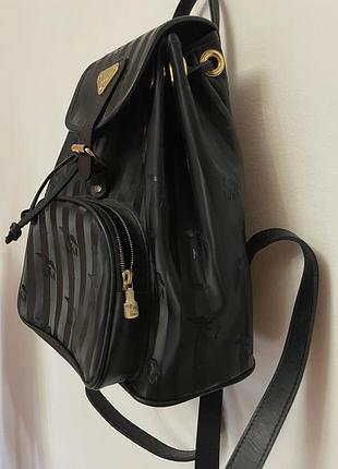 Стильный рюкзак среднего размера