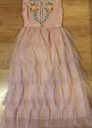 Нежное розовое платье
