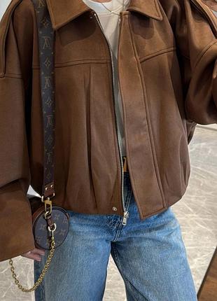Стильний замшевий бомбер  хакі / шоколад