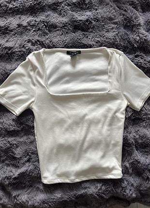 Топ з квадратним вирізом декольте