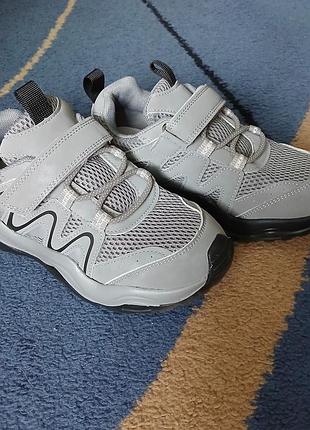 Кроссовки на липучке