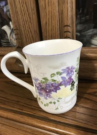Порцелянова кружка в англійському стилі
