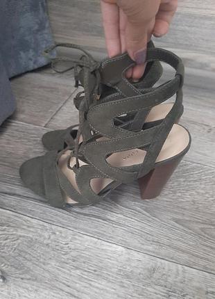 Босоніжки 36р