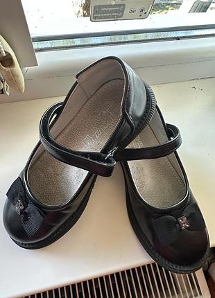 Туфельки на дівчинку