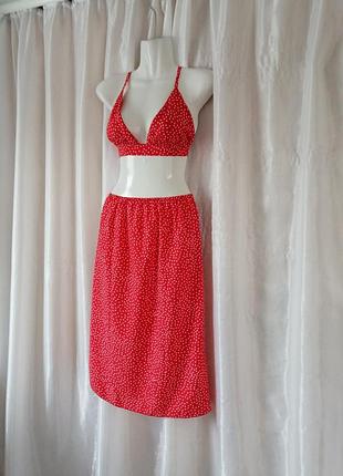 Красивый эффектный летний костюм топ на регулируемых бретелях бра и юбка на резинке длины миди в горох