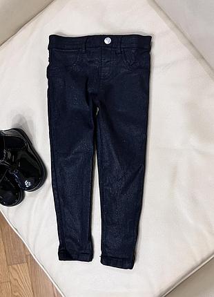 Дуже гарні та стильні джинси, джегінси від f&f 2-3 роки ріст 98 чорні в різнокольоровий блиск дов 50, крок 35, пояс 23.7, еластичні