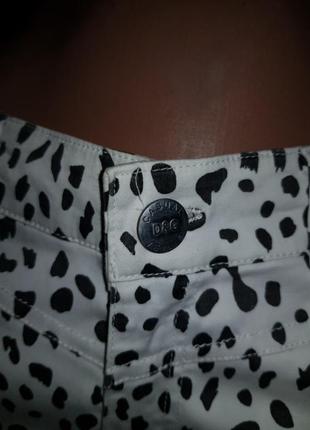 Брюки белые в чёрные пятна