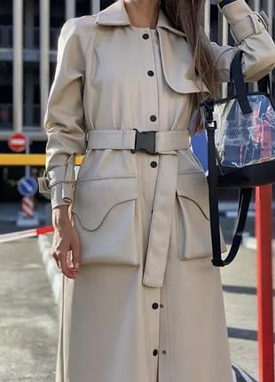 Жіночий класичний бежевий плащ тренч з еко шкіри