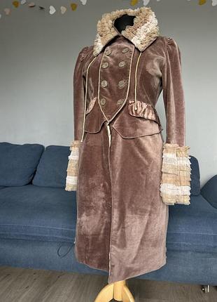 Бархатне дизайнерське пальто