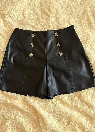 Шорти з еко-шкіри з ґудзиками