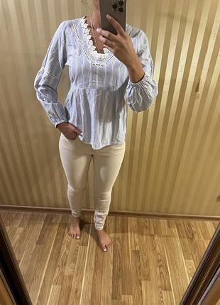 Блуза блакитна в полоску