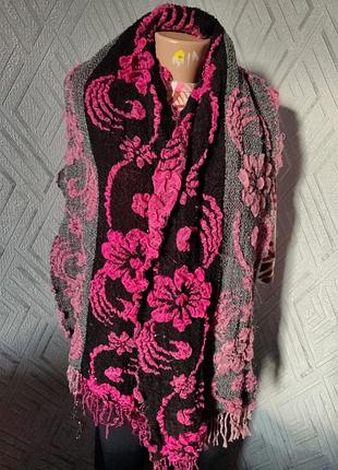 Шарфик мягкий с золотой нитью.