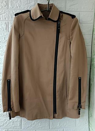 Очень красивое осенье курточка