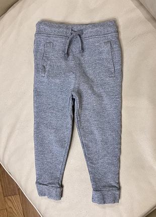 Спортивні штани від джордж 2-3 роки ріст 92-98 стан ідеальний дов 47, крок 28.5, пояс 22, шнурок робочий