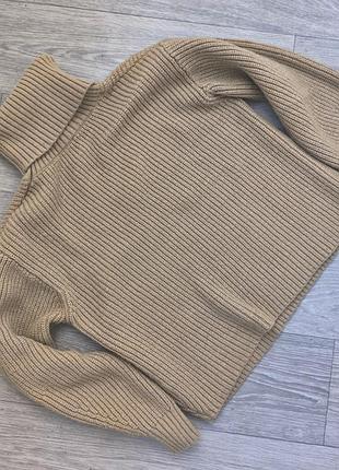 Свитер с горловиной