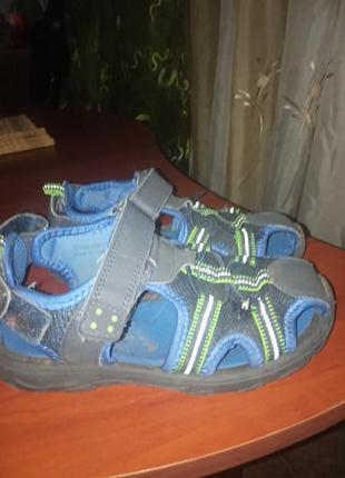 Детские босоножки