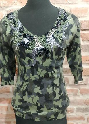 Вовняна кофтинка з бісером