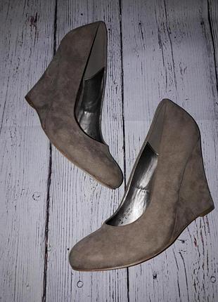 Туфли на танкетке