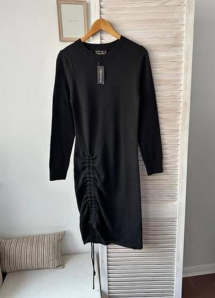 Платье черного цвета вязаное prettylittlething
