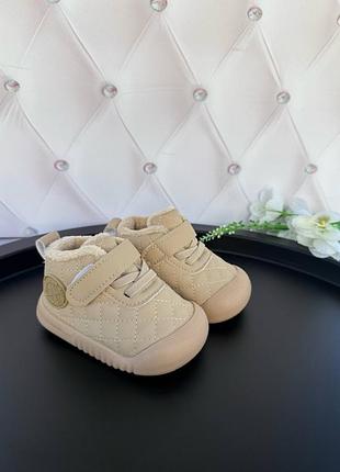 Осінні черевики на дівчинку