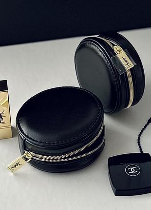 Маленька кругла косметичка