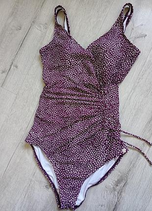 Суцільний купальник з чашками бордового кольору з квітковим принтом