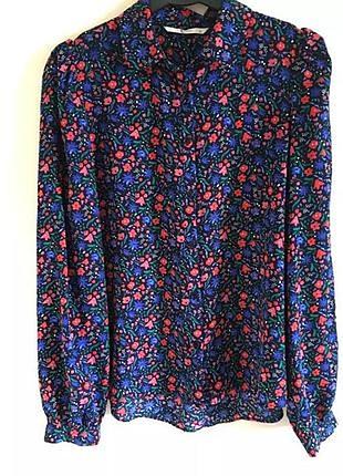 Красивая блуза с объемными рукавами в цветочный принт