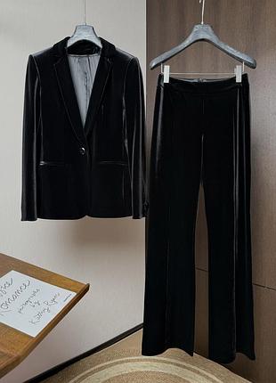 Костюм жіночий