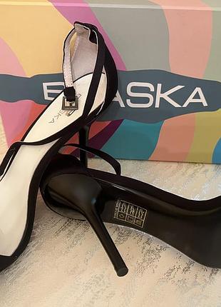 Босоніжки на підборах braska