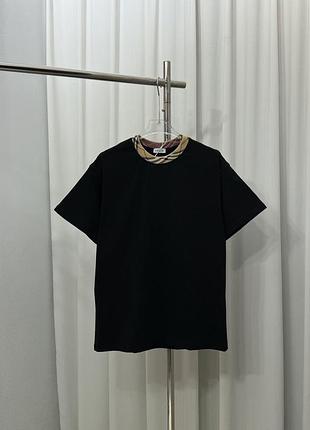 Футболка burberry чорна з фірмовим коміром