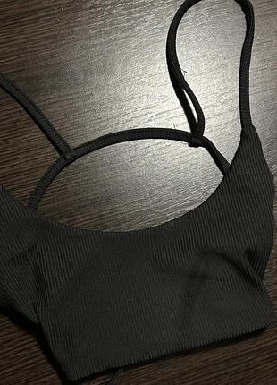 Топ з відкритою спиною