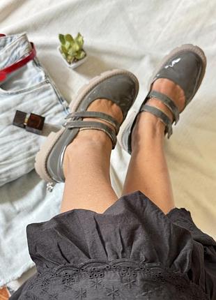 Туфлі лакові сірі шкіряні на липучці