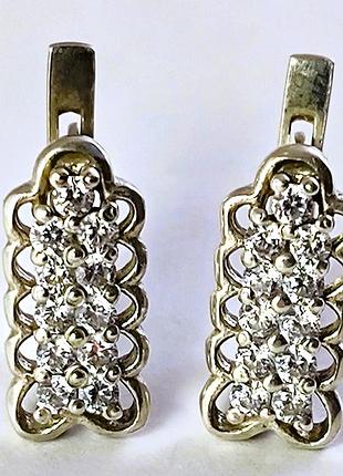 Новые серьги из серебра с камушками.