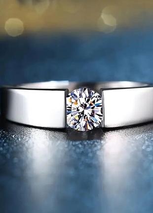 Кольцо с белым фианитом