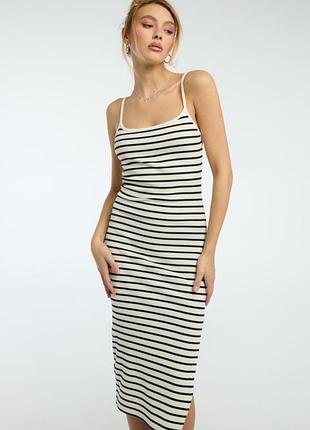 Красива сукня-сарафан з розрізом розмір м-л