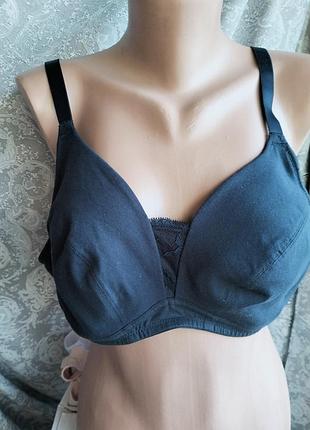 Комплект трех бюстгальтеров