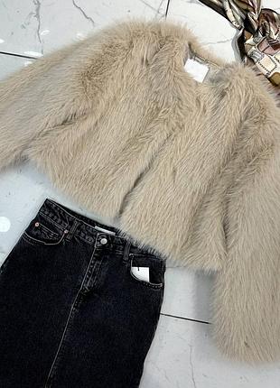 Крута жіноча шубка