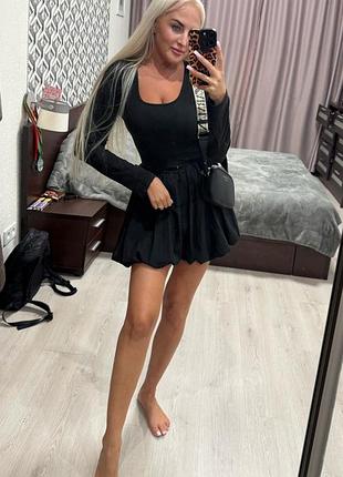 Женское стильное черное платье с юбкой