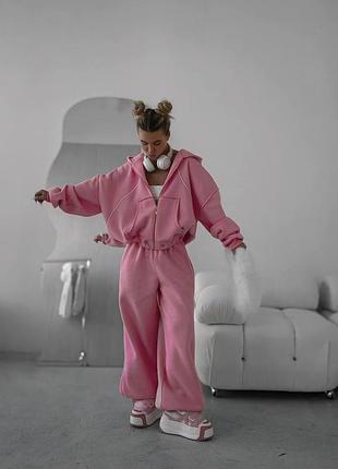 Спортивный женский костюм.
сильный женский костюм.
розовый.
черный.
белый